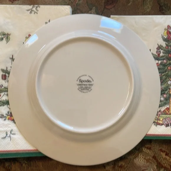 8 Spode Christmas tree dinner & 8 salad plates, 40 dinner & 20 guest towels - Picture 8 of 9
